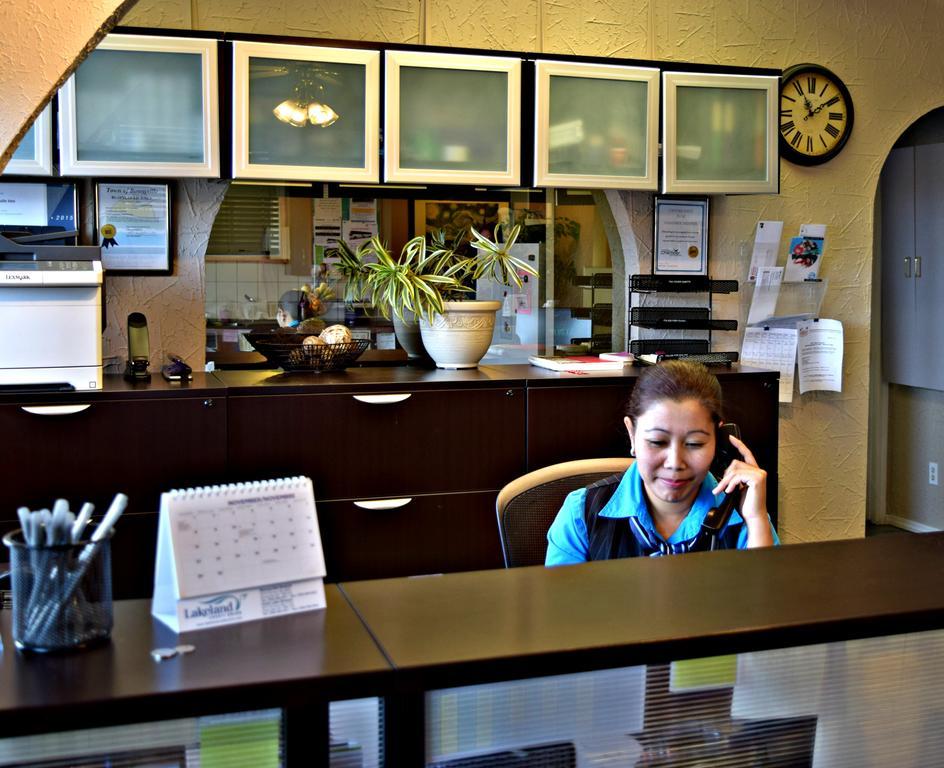 Centre Suite Inns Motel Bonnyville Bagian luar foto